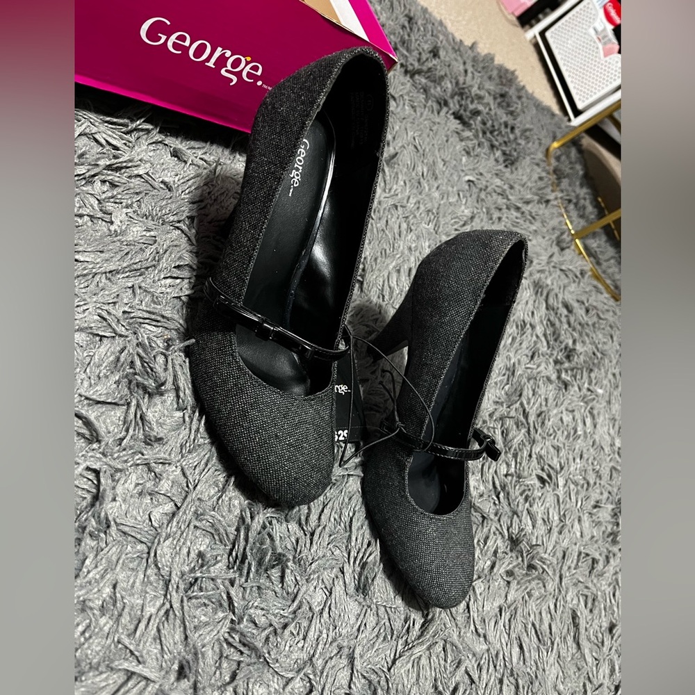 George | Size 8 Grey Heels